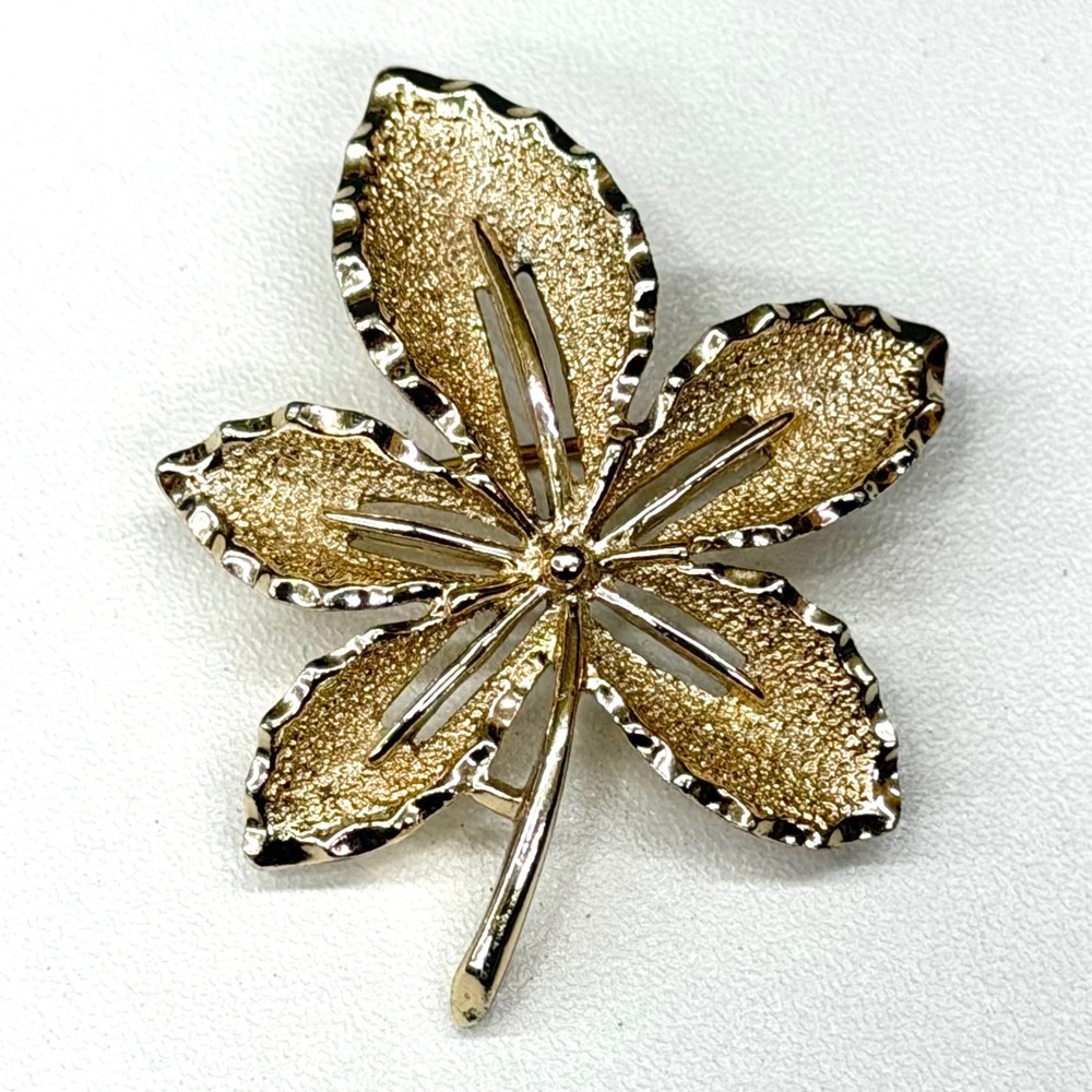 Vintage Sarah Coventry Gold Tone Buckeye Chestnut Leaf Brooch Pin 1960s 1970s